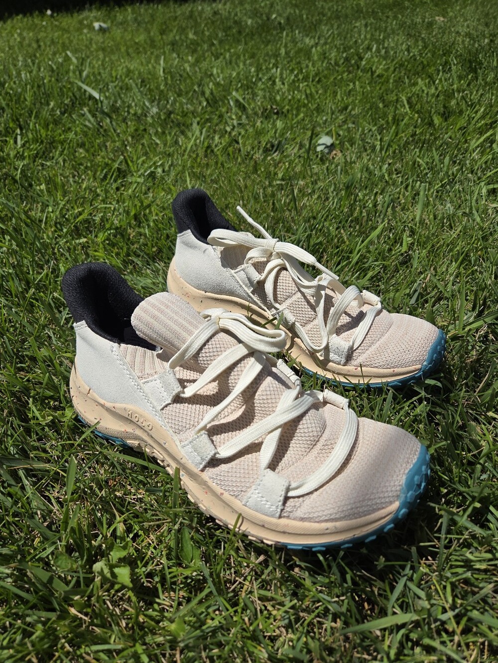 Holo Maverick Women Sneakers Comfort Athletic Shoes Sz 7 Vanilla Ice